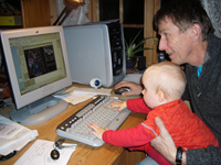 Bestefar Ola lærer Uma PC